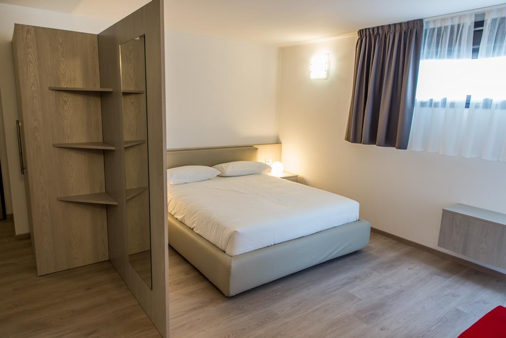 Апартаменты Residenza Luigina Варенна Номер фото